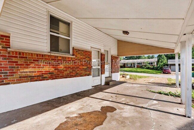 Building Photo - 2247 Hollis Dr
