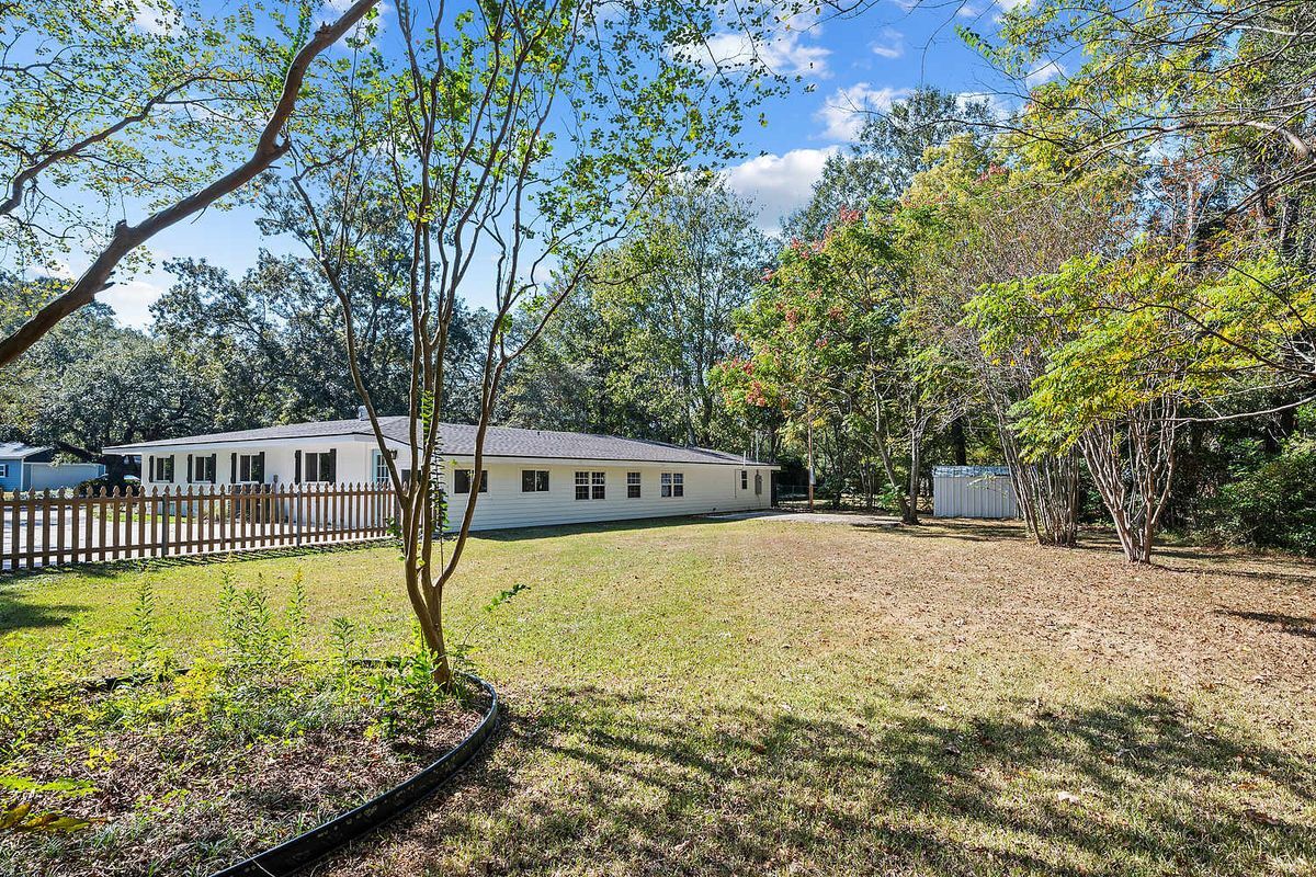 Building Photo - 5163 Abelia Dr