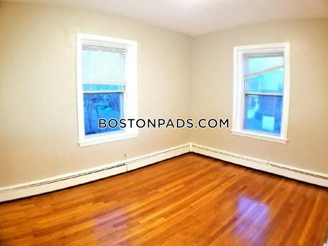 Building Photo - 167 North Common St.