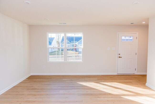 Building Photo - 4 Bedroom Home in Waynesboro