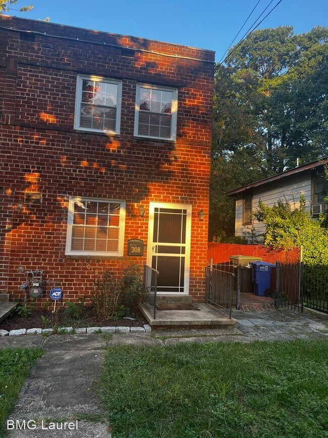 Foto del edificio - 3 br, 2.5 bath House - 308 44th St NE