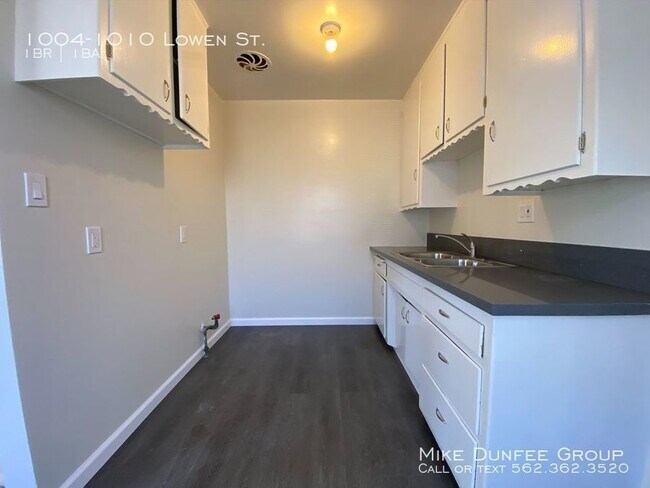 Building Photo - Bright and cozy apartment in Wilmington.