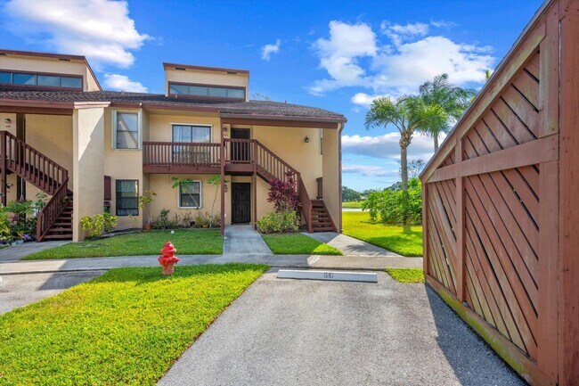 Building Photo - 610 Lakeview Dr E