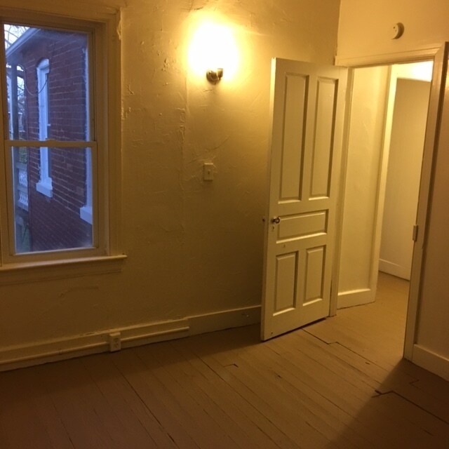Building Photo - 4 Bed/1.5 Bath House, Yard-York City SD