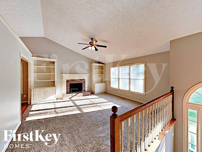 Building Photo - 452 Maplewood Ln