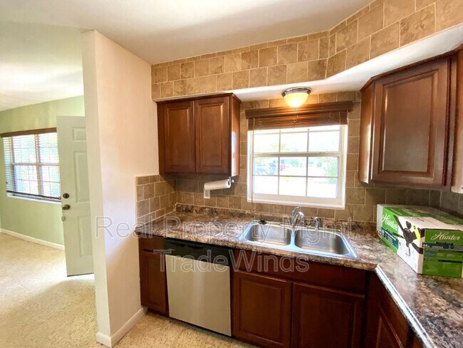 Building Photo - 401 S Nimbus Ave