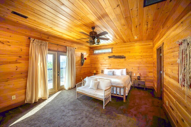 Building Photo - 921 Ridge Peak Dr