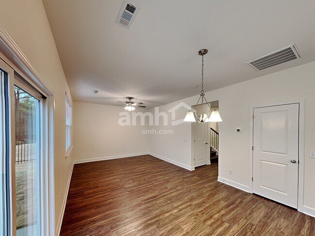 Building Photo - 3012 Esquire Dr