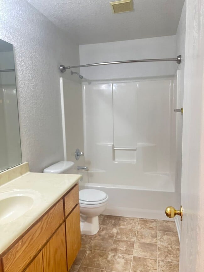 Building Photo - 2806 Alma Dr