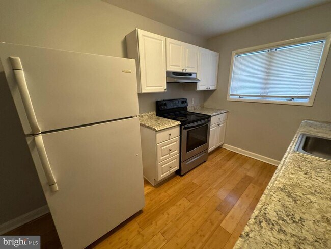 Building Photo - 43 S Main St