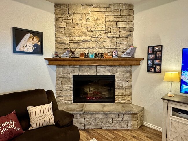 Building Photo - 3313 Northglen Dr