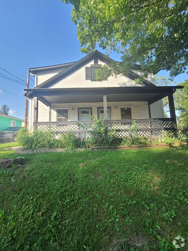 Building Photo - 226-228 S Oak St