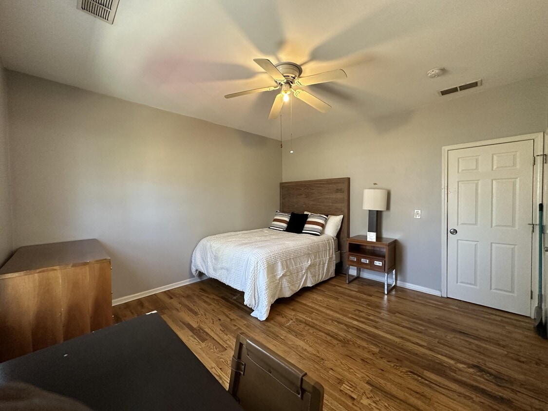 Foto principal - 1070 Mayson Turner Rd NW