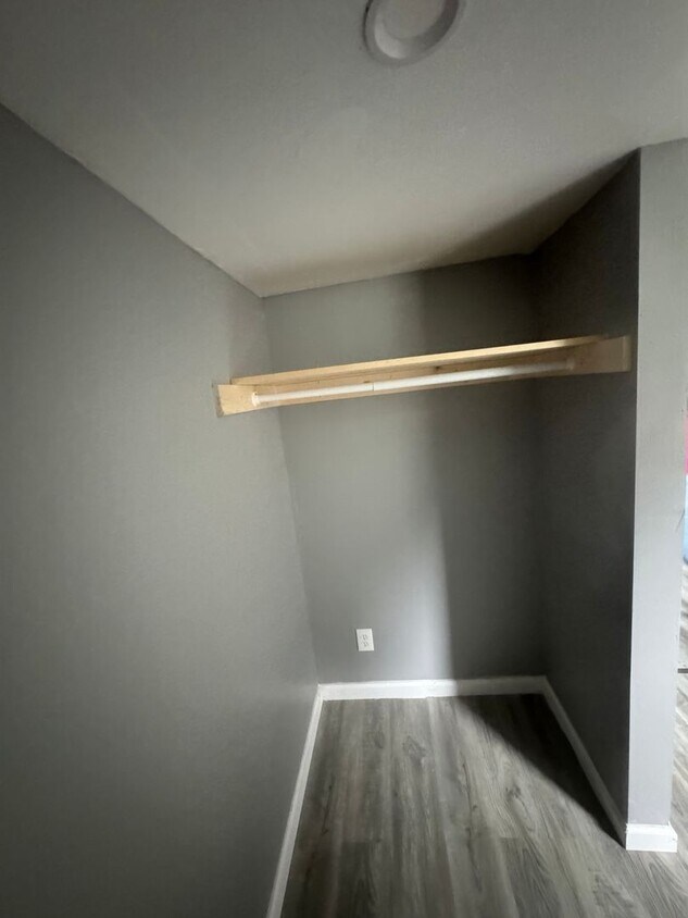 658 E Walnut St Unit 1, Frankfort, IN 46041 Room for Rent in