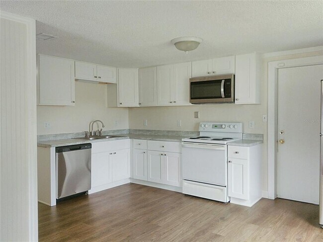 Building Photo - 528 W New Hampshire Ave