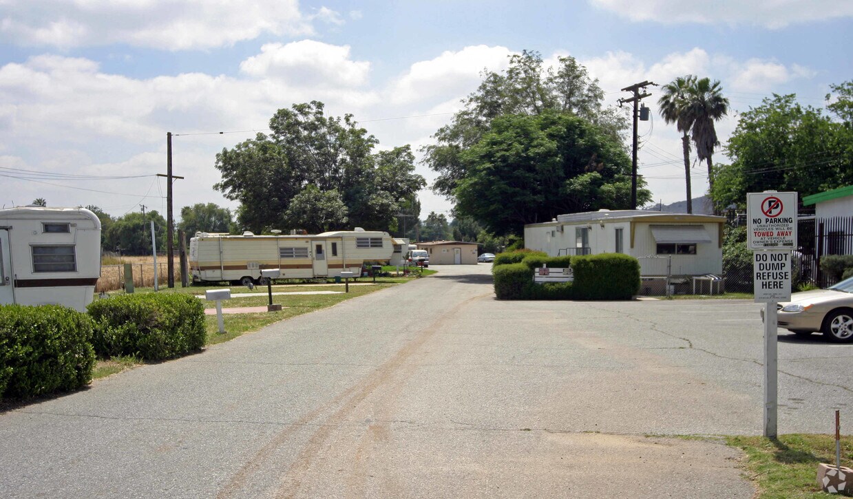 Building Photo - Stage Coach Mobile Estates