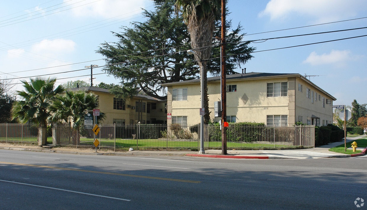 Primary Photo - 6835 Kester Ave