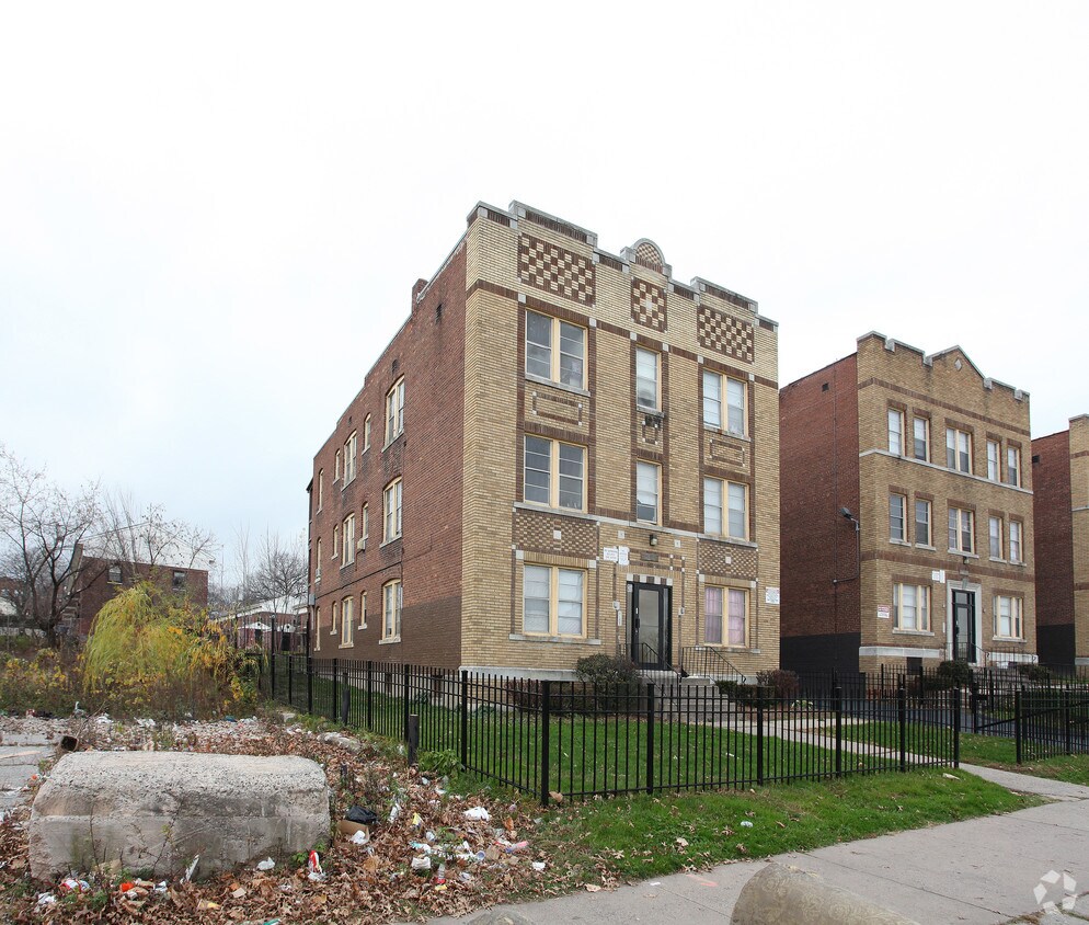 Primary Photo - 2411-2413 Main St