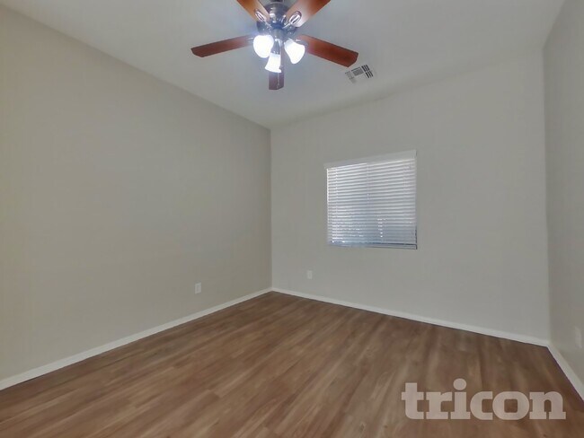 Foto del edificio - 10268 W Sands Dr