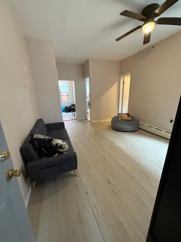 Living Room - 916 Kings Hwy