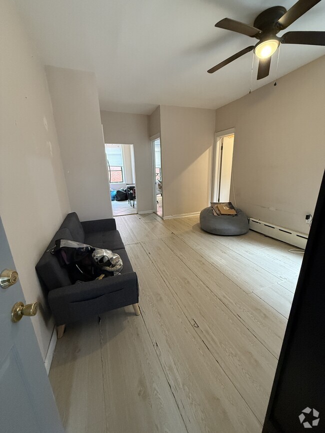 Living Room - 916 Kings Hwy