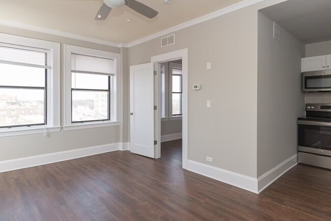 Foto del edificio - 827 W Lakeside Pl