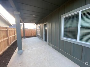Building Photo - 4907 SW Zenith Ave