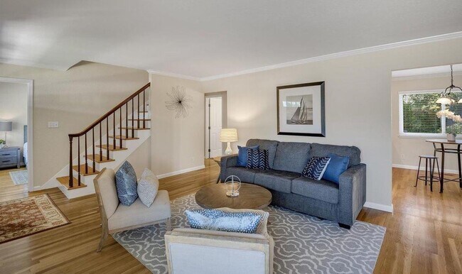 Foto del edificio - Charming Silvergate Home with Stunning Bac...