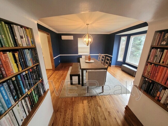 Building Photo - 3128 Ellis Pl