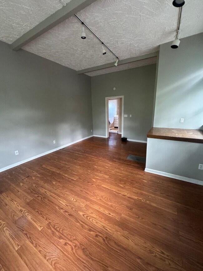Building Photo - 108 Brook St