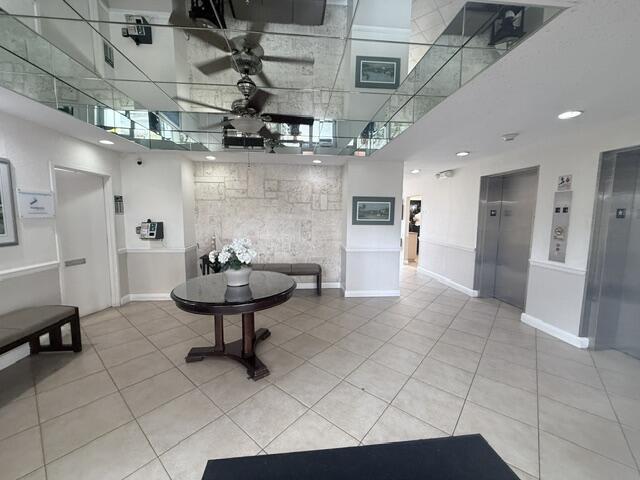 Foto del edificio - 2555 NE 11th St