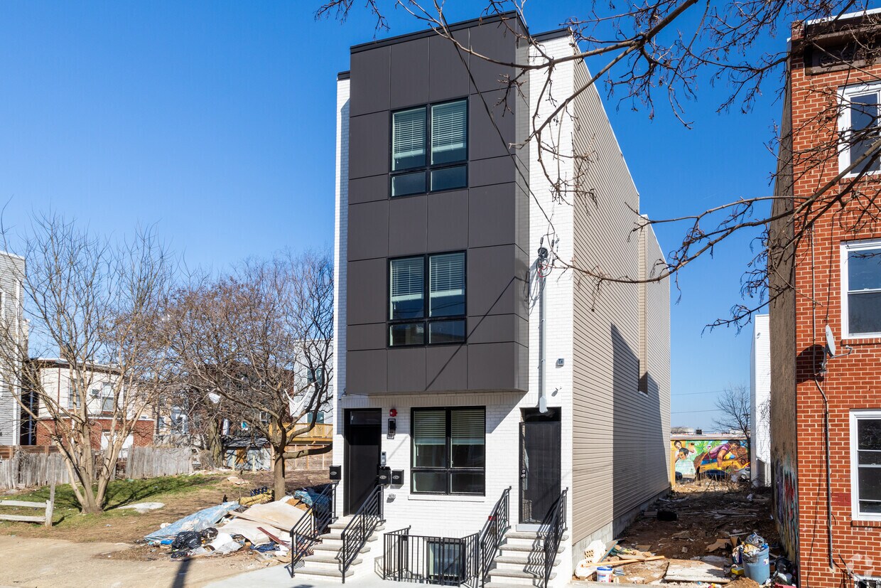 Building Photo - 1945 N Marshall St