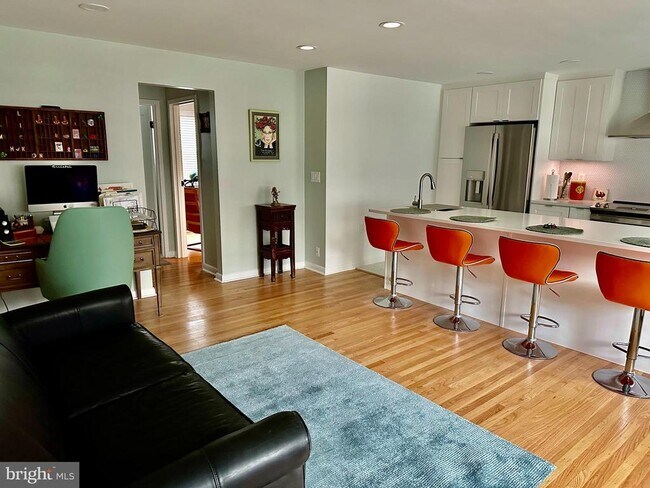 Foto del edificio - 1334 Montgomery Ave