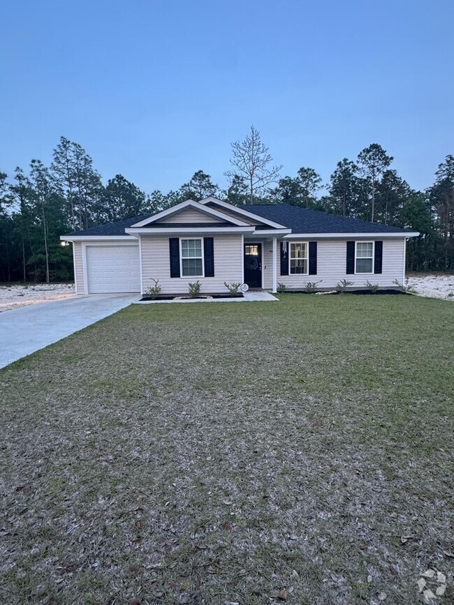 Building Photo - 465 Church Cir