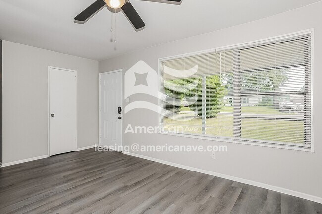 Foto del edificio - 674 Morton Ave NE