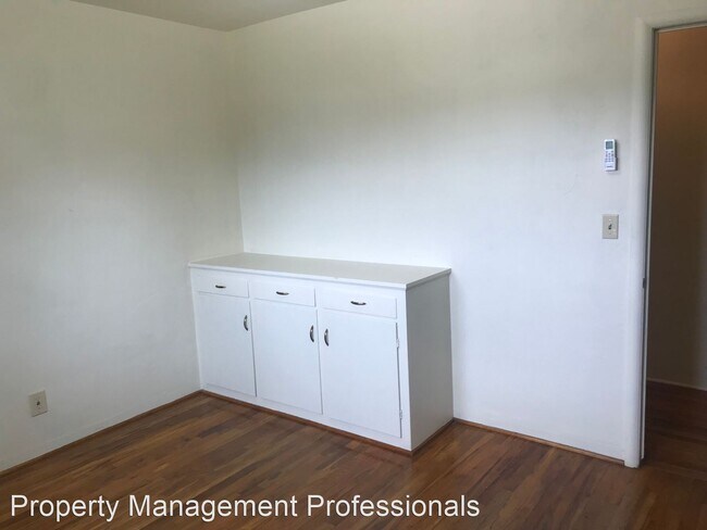 Building Photo - 3 br, 1 bath House - 421 D Street