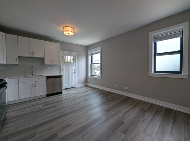 Building Photo - 3929 N Janssen Ave