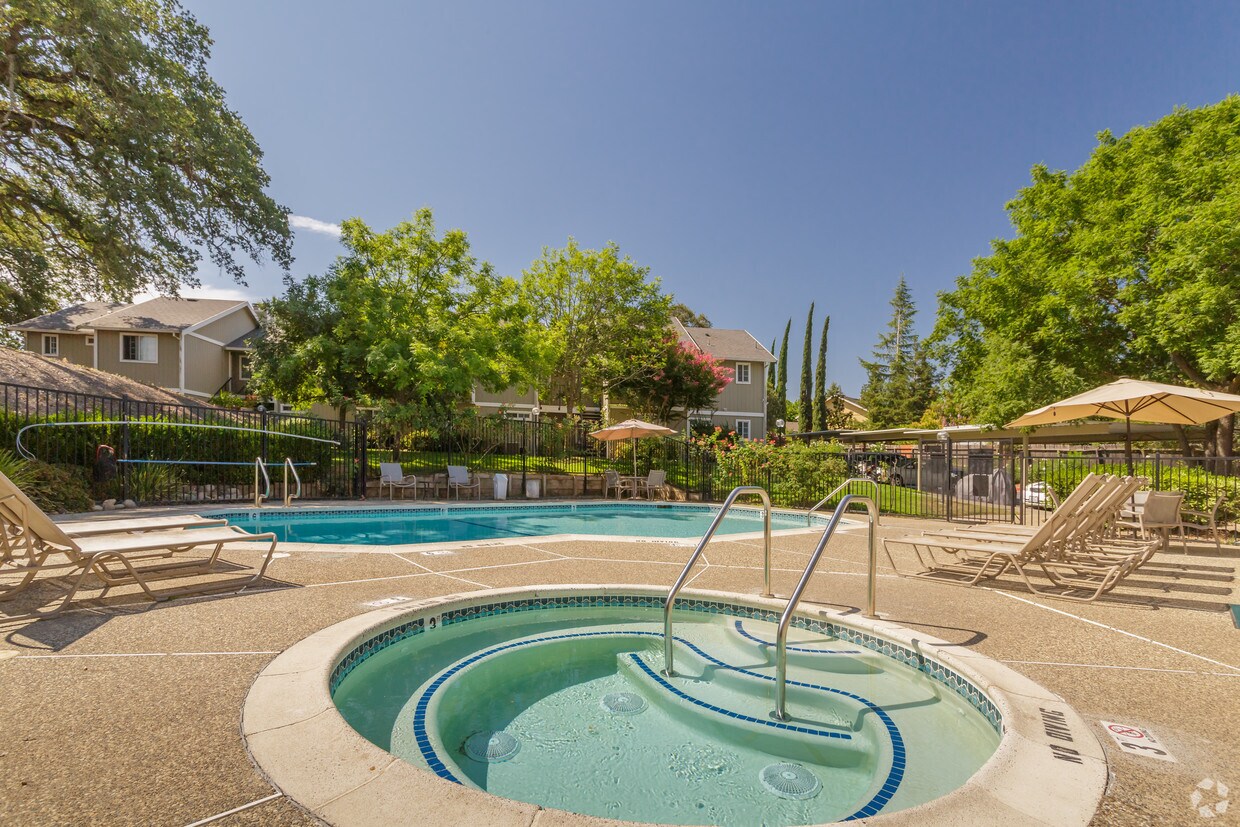 Cirby Oaks Apartments in Roseville, CA