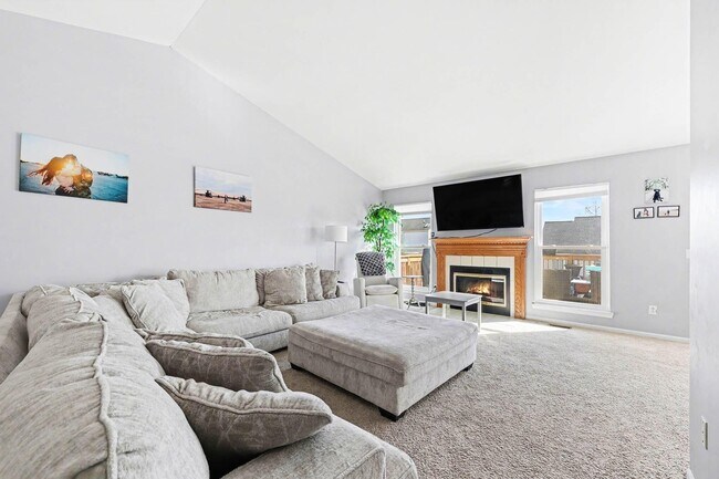 Foto del edificio - 2863 Silver Spring Dr