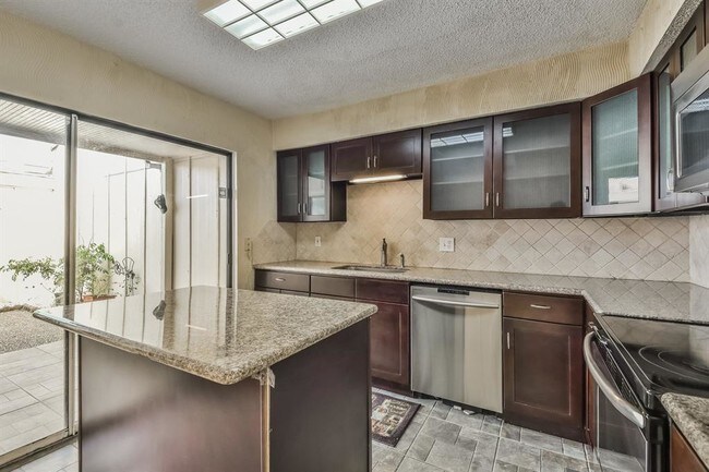 Handy sala de estar para el desayuno - 2816 Windchase Blvd