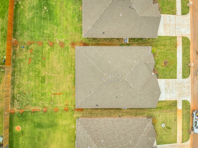 Foto del edificio - Newer Home + Deer Creek Schools + Storm Shelter