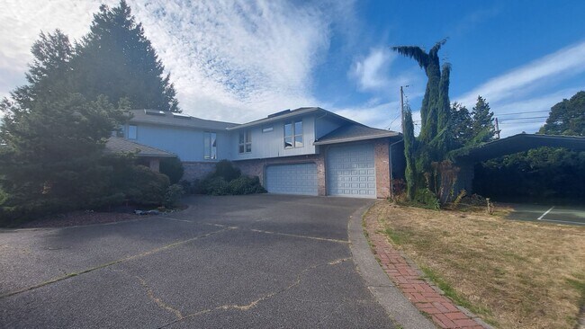 Building Photo - Gated Sound view home Des Moines area, 4 b...