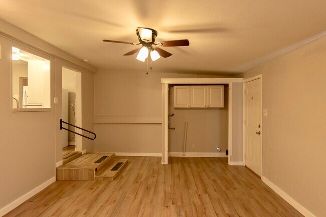 Building Photo - 3212 Wenz Ave