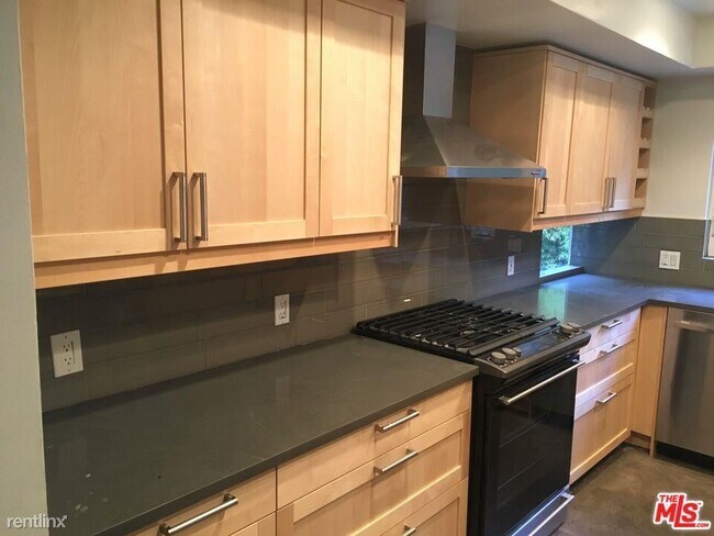 Foto del edificio - 3 br, 3 bath House - 13947 Valley Vista Blvd