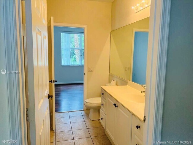 Building Photo - 2 br, 2 bath Condo - 4400 SW 160th Ave 440...
