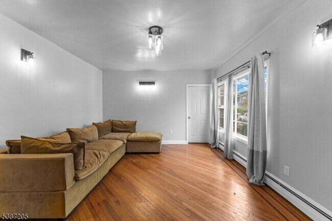 Foto del edificio - 14 Brookwood Dr