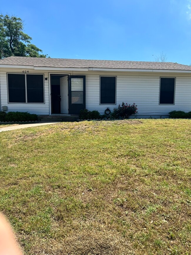 Building Photo - 624 Park Ln