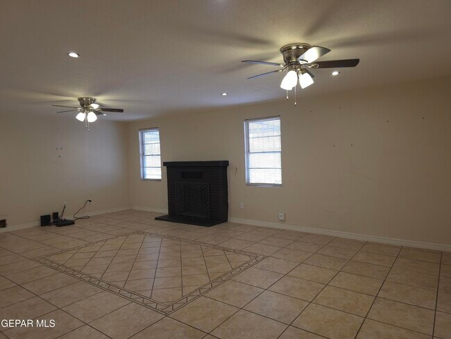 Foto del edificio - 7332 N Loop Dr