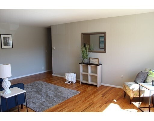 Foto del edificio - 24 Regency Park Dr