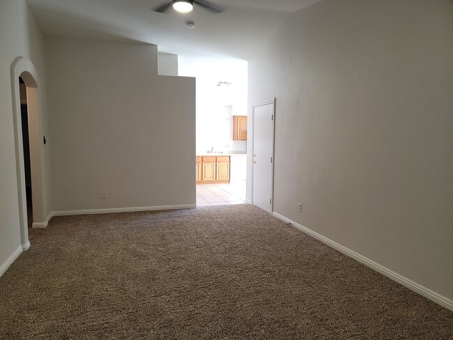 Building Photo - 9371 Borough Park St - Townhome - 3 bed 2 ...